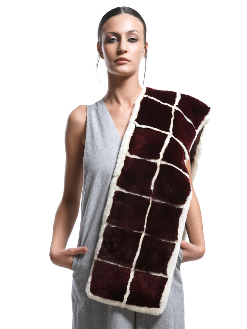baccigr_women_rexscarf_walk_burgundybeige